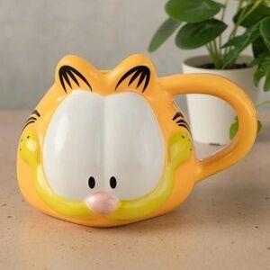 Garfield Ceramic Mug - Yellow